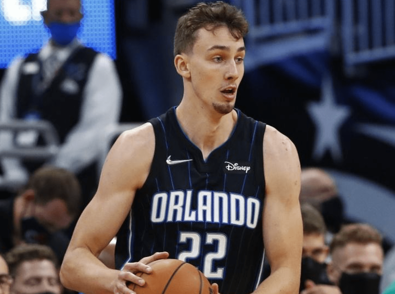 乐鱼体育：勇士队训练营：基诺内斯展现投射能力，争夺轮换位置的简单介绍