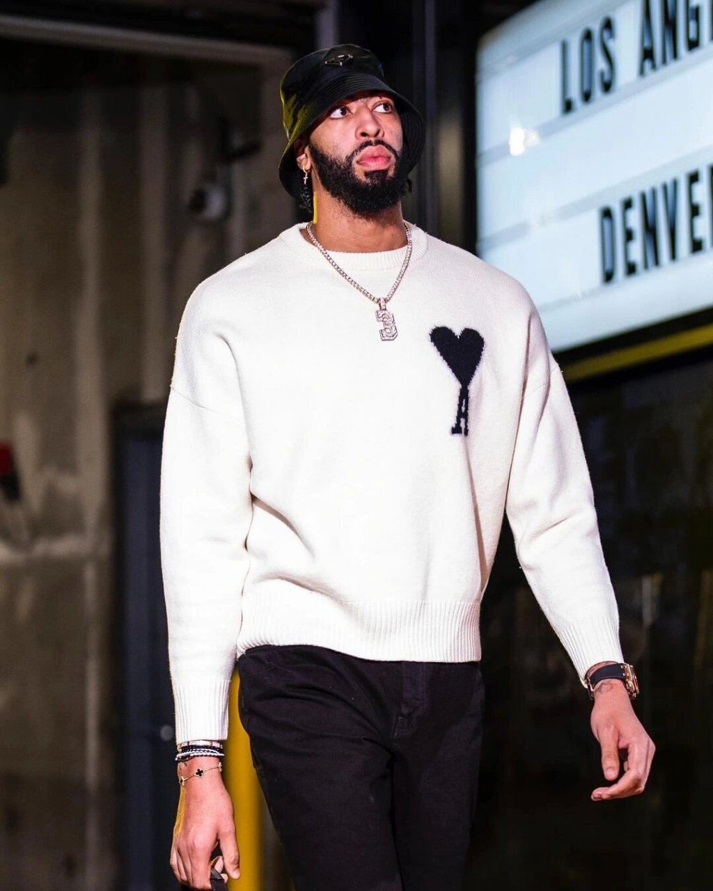 包含乐鱼体育:NBA球星的时尚穿搭：引领潮流，展现个性的词条