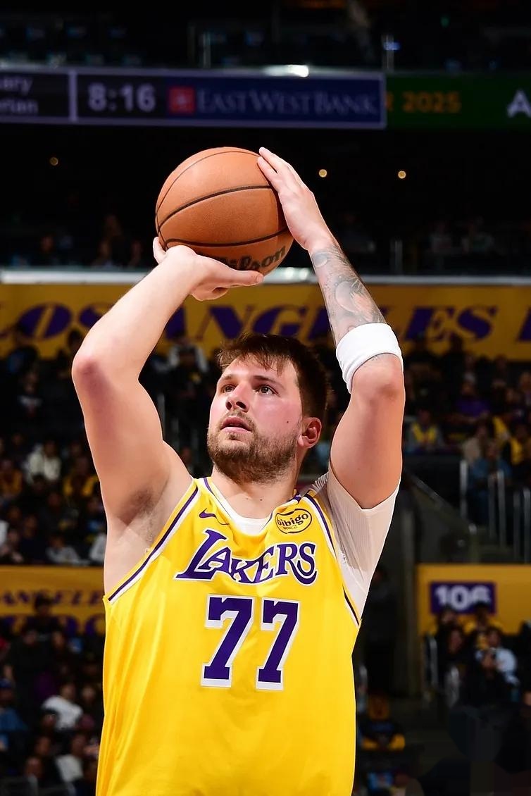 乐鱼体育:凯尔特人队防守策略:如何限制东契奇的传球?的简单介绍 乐鱼体育:凯尔特人队防守策略:如何限制东契奇的传球?的简单介绍